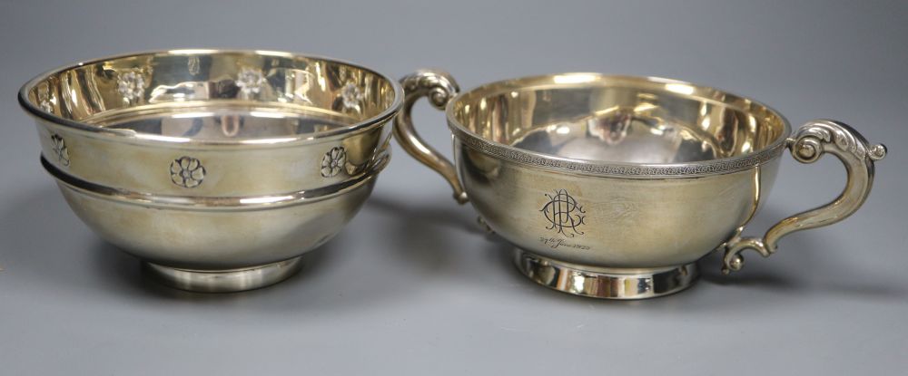 Two George V silver bowls, including two handled, 8.5oz.